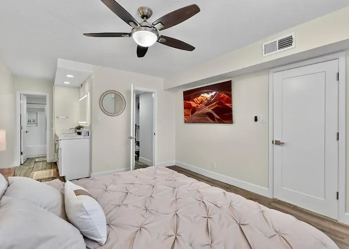 2 Bedroom 1st Floor Near Old Town Apartment *