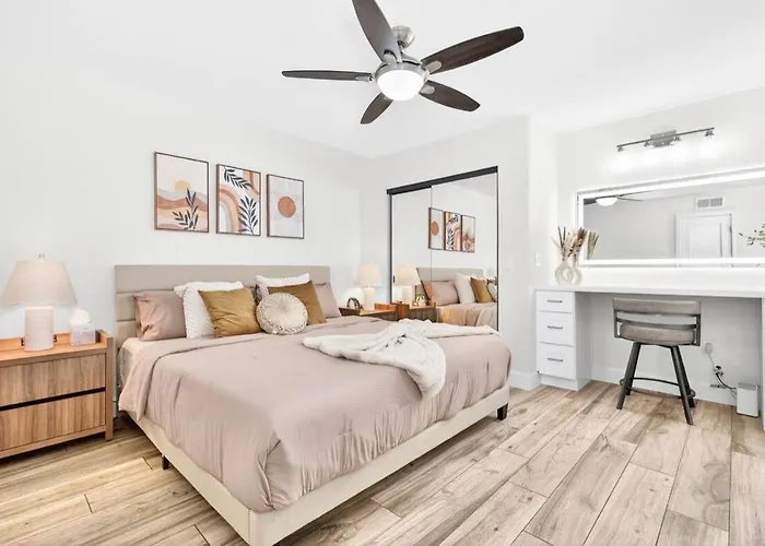 2 Bedroom 1st Floor Near Old Town Apartment