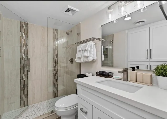 2 Bedroom 1st Floor Near Old Town Apartment *