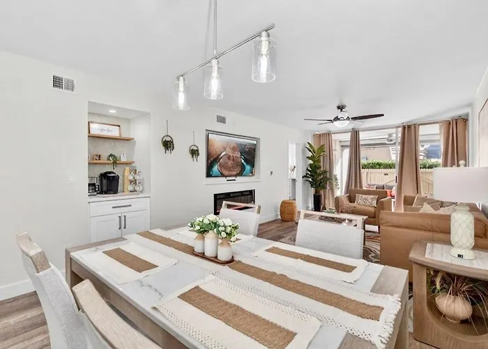 2 Bedroom 1st Floor Near Old Town * Scottsdale