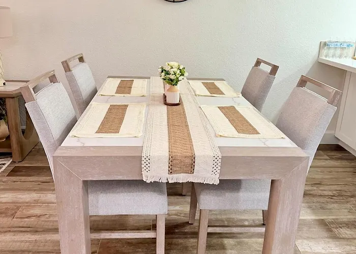 2 Bedroom 1st Floor Near Old Town